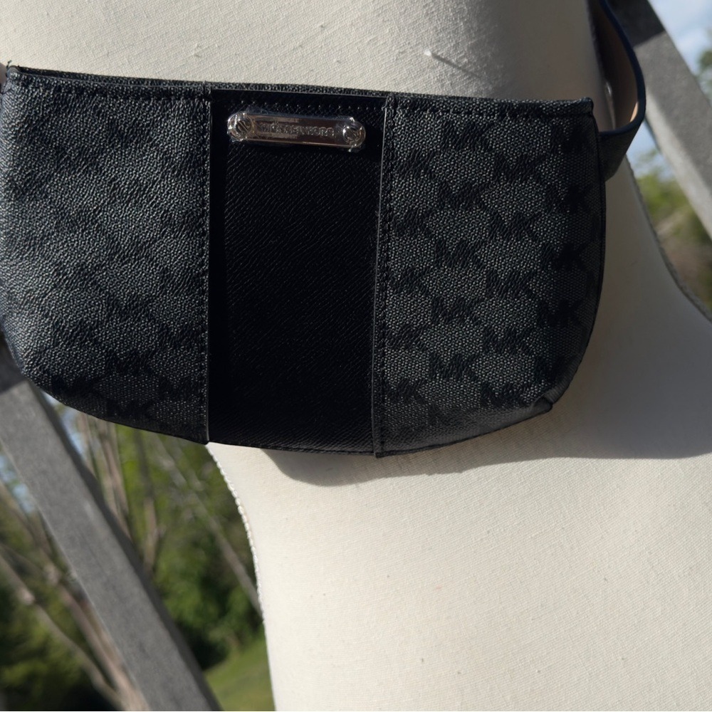 Michael Kors Logo Belt Bag - Picture 7 of 10